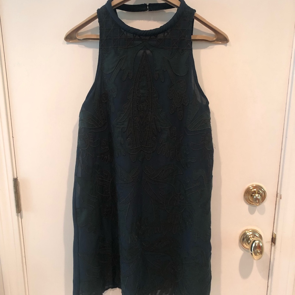 Astr dark green embroidered sleeveless shift dress. New condition. Size XS.